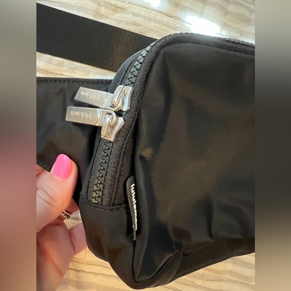 Lululemon large everywhere belt bag - Picture 2 of 4